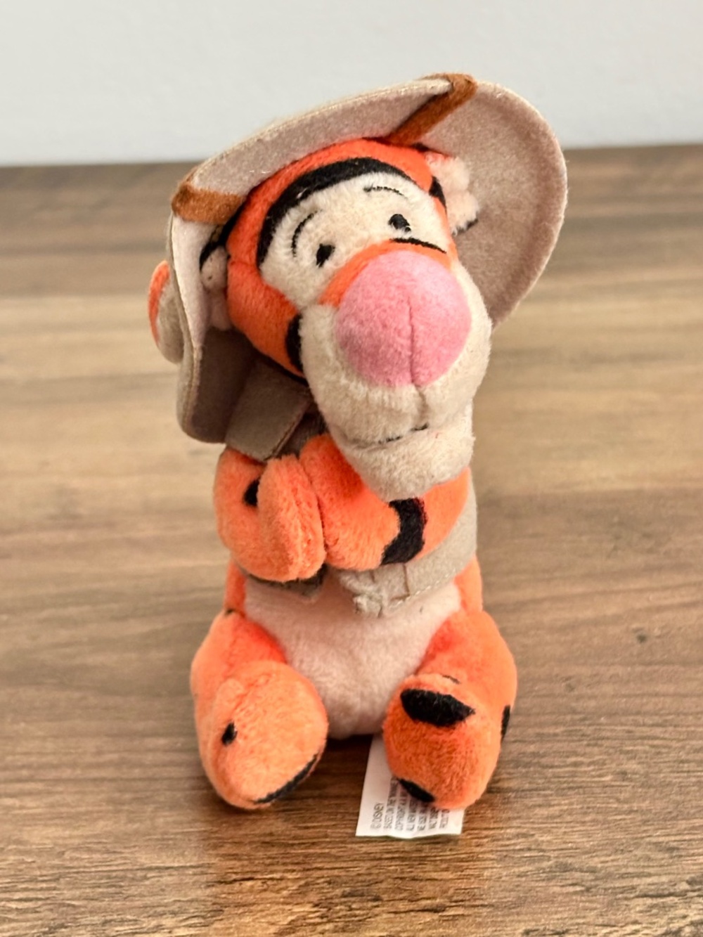 VINTAGE Disney Winnie The Pooh Safari Tigger Plush Magnetic Hands Clip On Toy